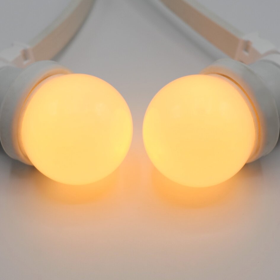 Prikkabel set met LED lampen met melkwitte kap, met witte prikkabel