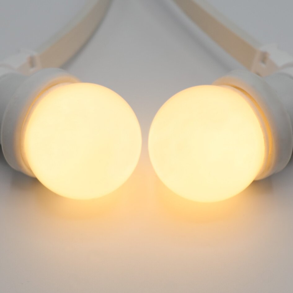 Prikkabel set met LED lampen met melkwitte kap, met witte prikkabel