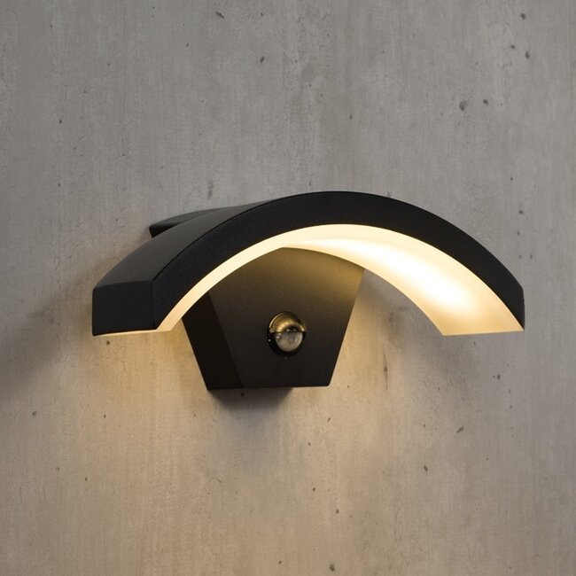 Design wandlamp buiten met sensor Vic - zwart