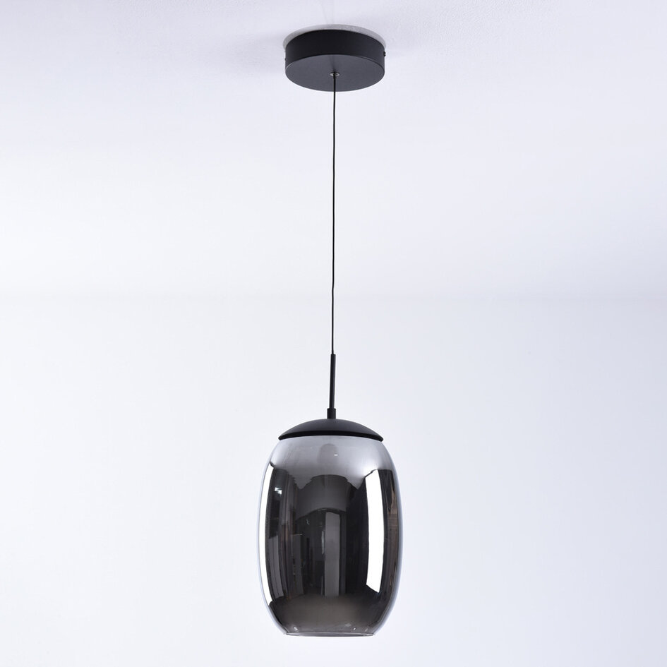 Zwarte hanglamp Nadine met smoke grijs glas en 3-staps dim