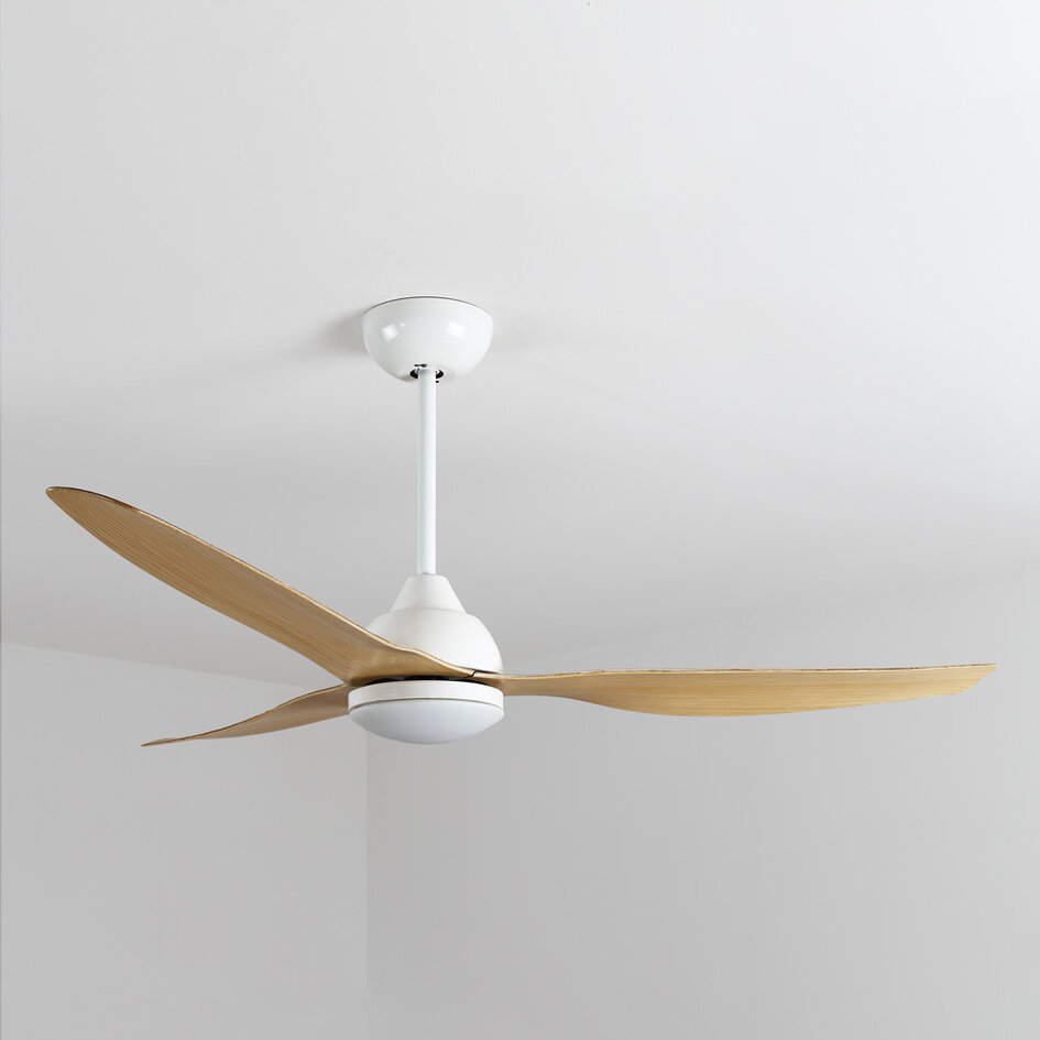 Plafondventilator Oiseau met dimbare LEDs en lichthouten bladen - houtoptiek