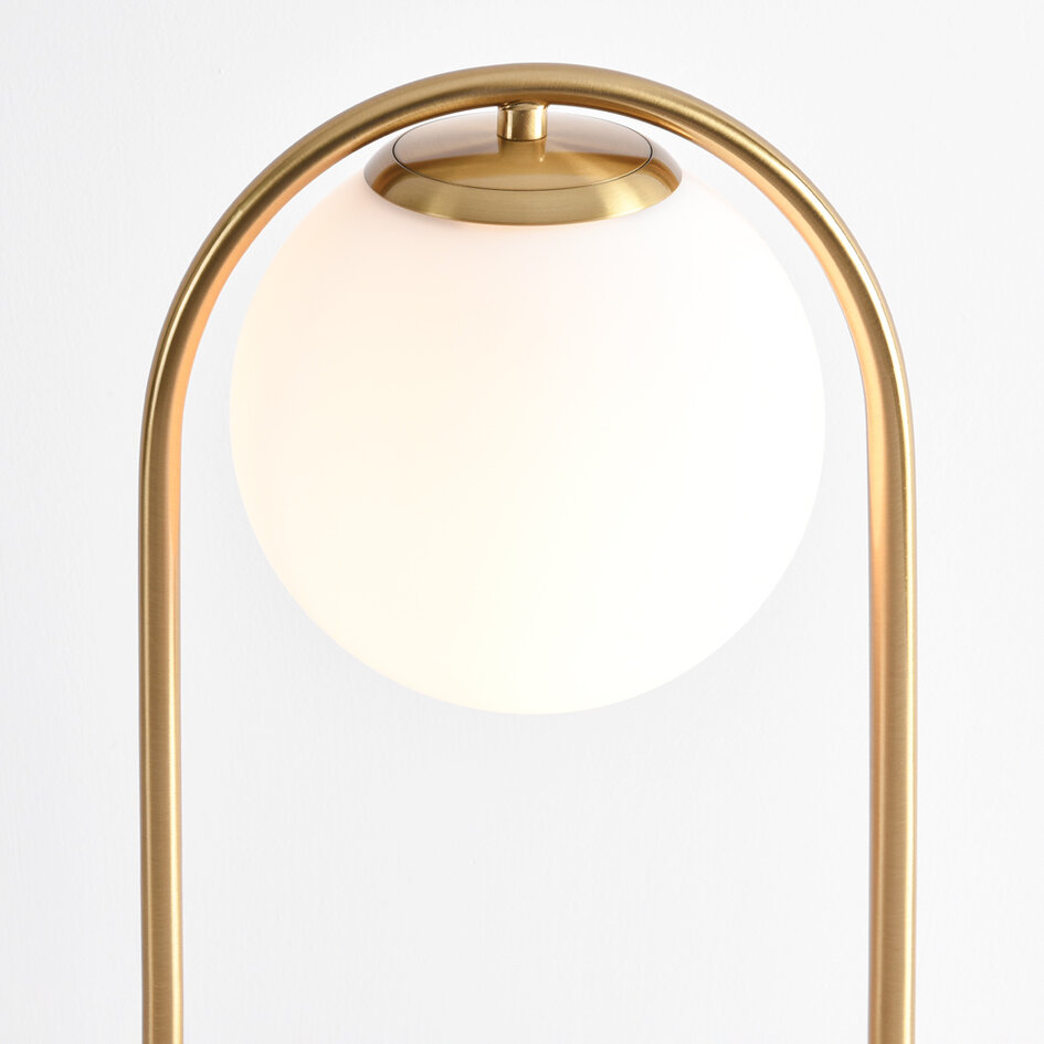Gouden design tafellamp met melkwit glas - George