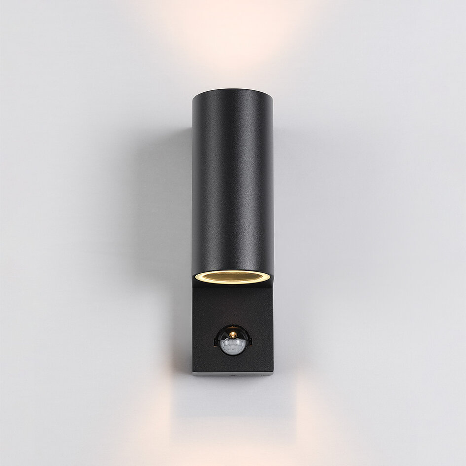 Moderne zwarte buitenwandlamp 2-lichts incl. sensor - Curtis