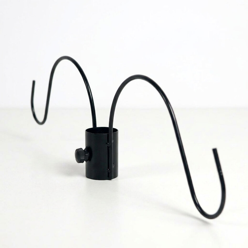 Metalen ring met ophanghaken voor palen