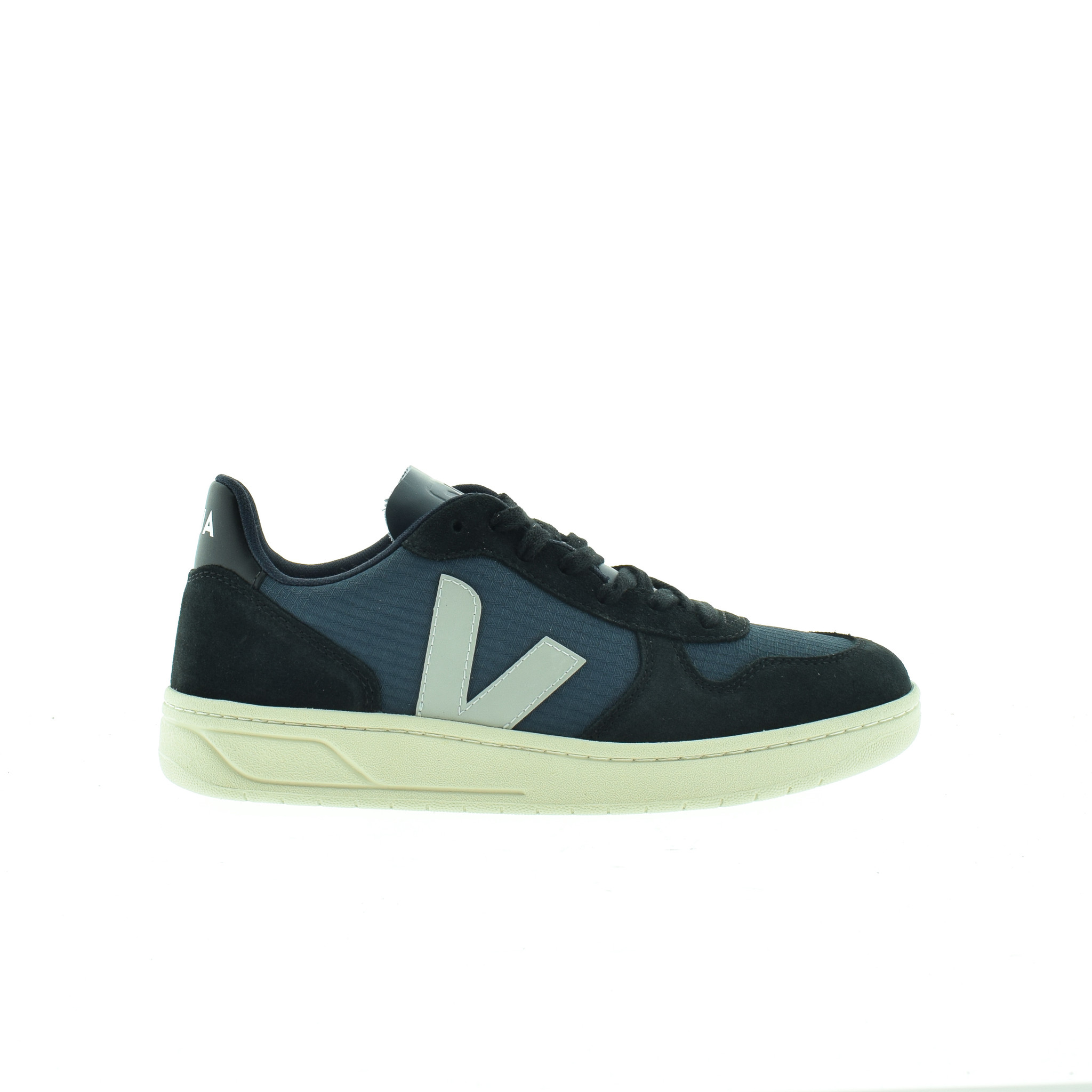 Veja Sneakers - Recap Footwear