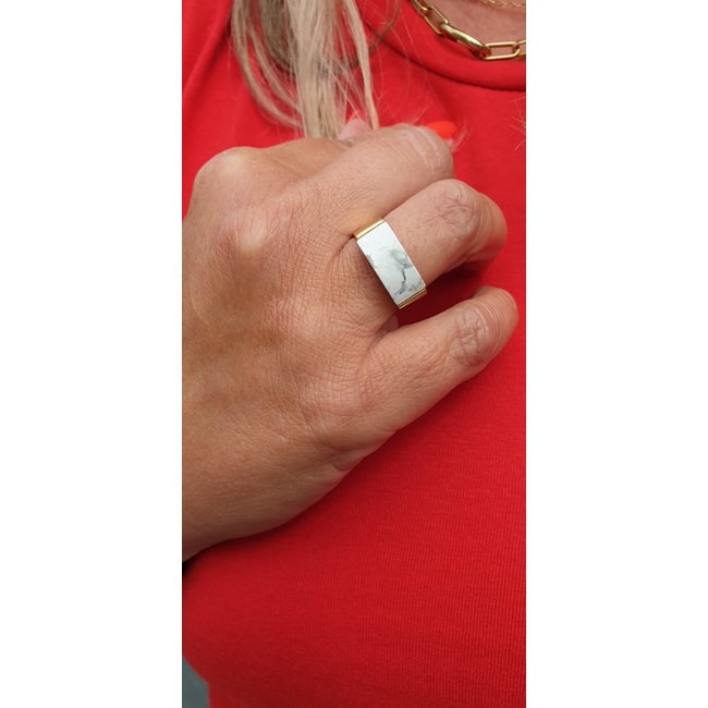 Kosmic Kaya Ring Howlite  - Goudkleurig