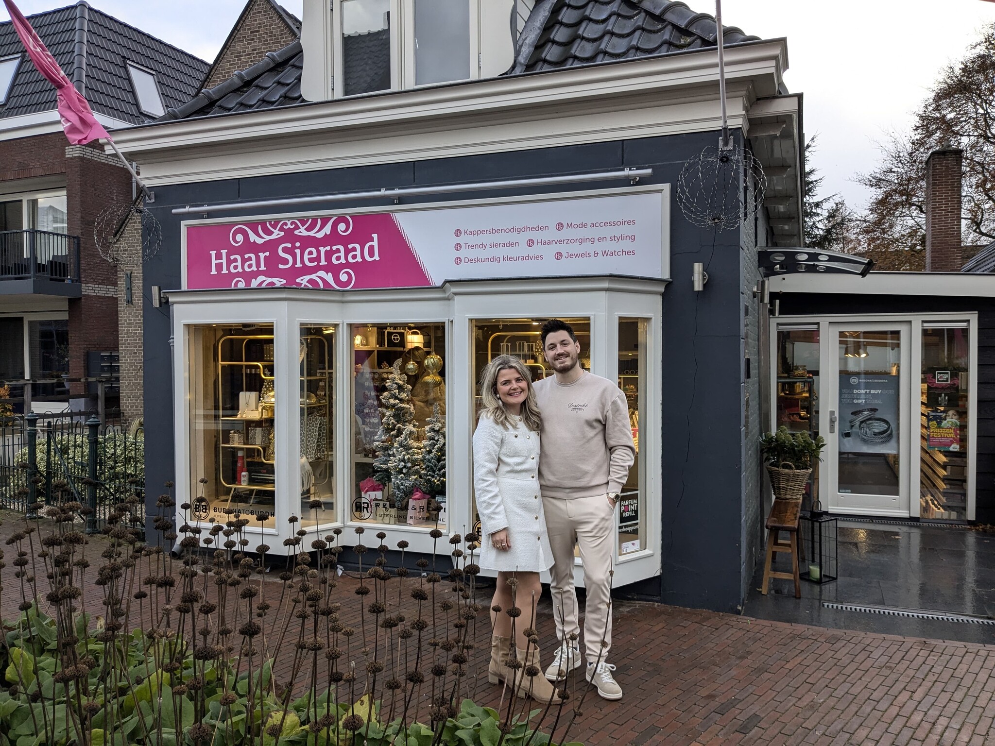 Anjelica en Kevin, Eigenaren Haar Sieraad