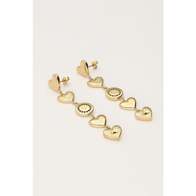 Iconic oorhangers met chunky hartjes