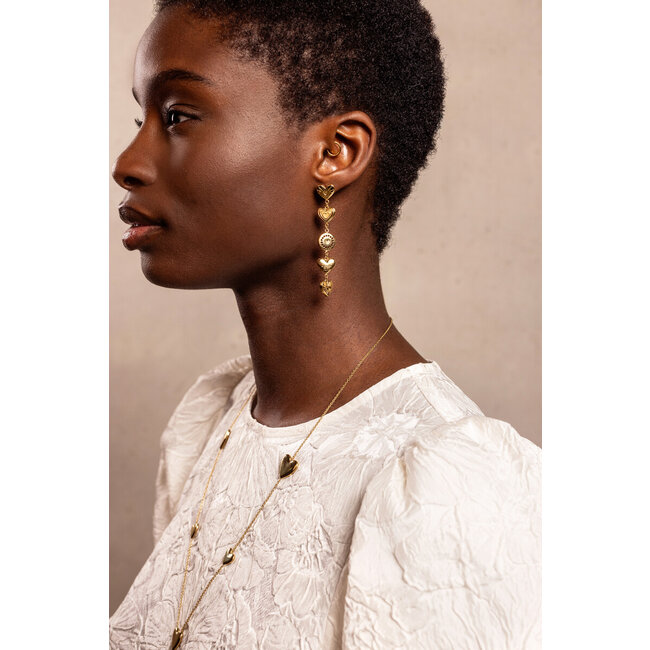 Iconic oorhangers met chunky hartjes