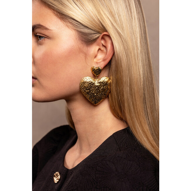 Iconic oorhangers met dubbele hartjes