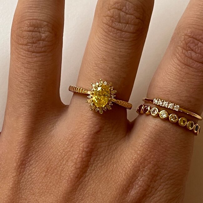 Ring met gekleurde stenen en gestructureerde band - 124148Y