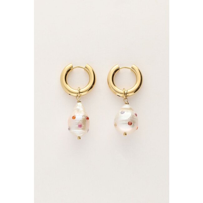 Oorringen met zoetwaterparel met multikleur studs