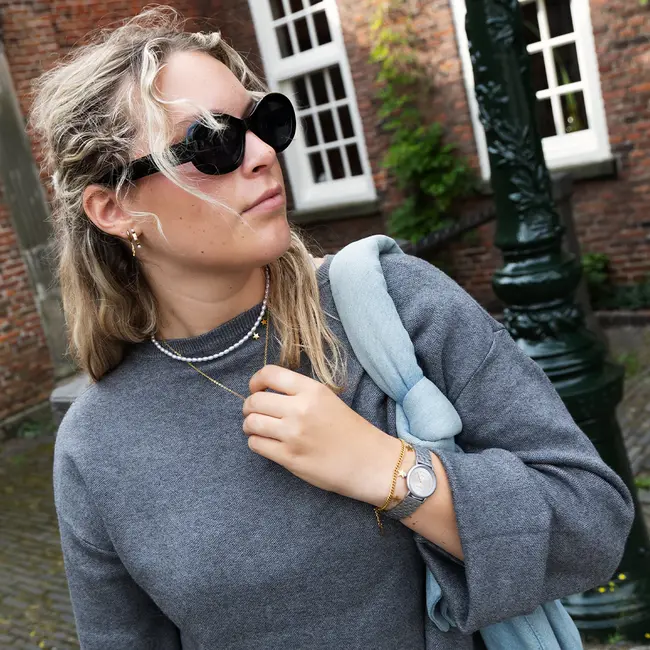 Lichtgrijs dameshorloge met stalen band