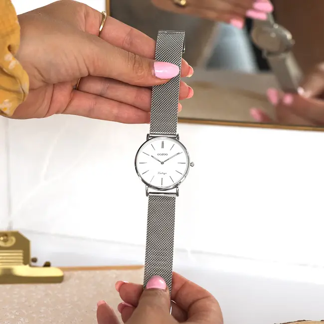 Witte dameshorloge met fijne mesh band  - Zilverkleurig