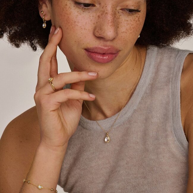 Hanger 6097YMQ - Geelgoud (14k) met Mother of Pearl en Rock Crystal