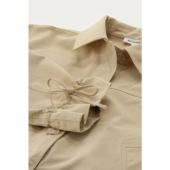 Beige korte trenchcoat