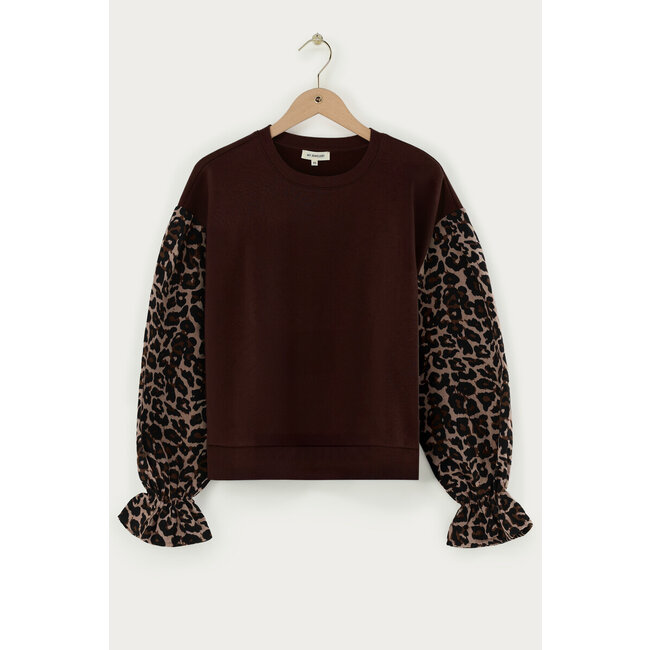 Bruine sweater met panterprint mouwen