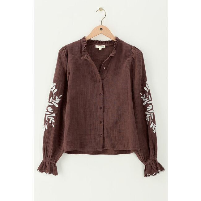 Bruine blouse met embroidery details