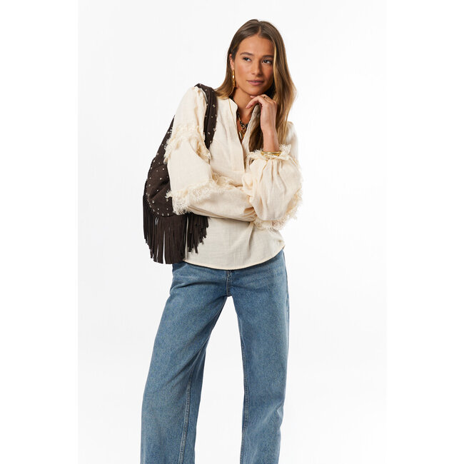 Beige blouse met kant details