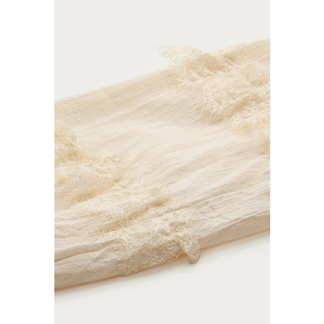 Beige blouse met kant details