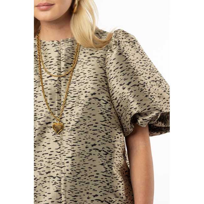 Gouden jurk met pofmouwen en animal print