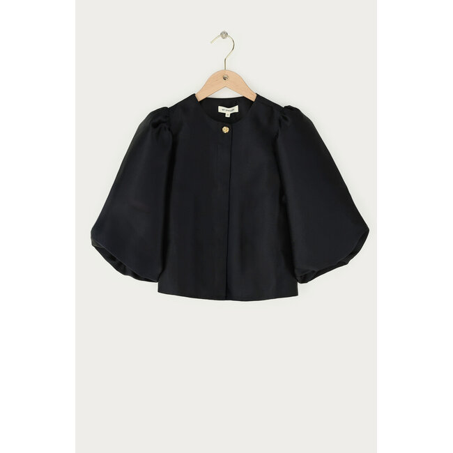 Zwarte top met pofmouwen en knopen