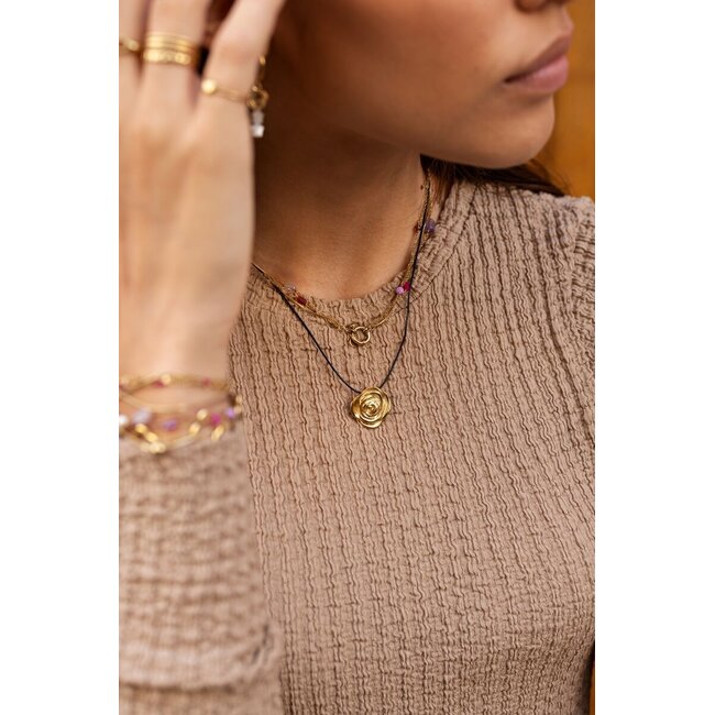 Driedubbele ketting met roze en paarse kraaltjes