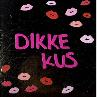 Yett Agenturen Tegeltje - Dikke kus