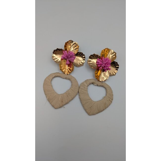 Hart oorbel met bloem