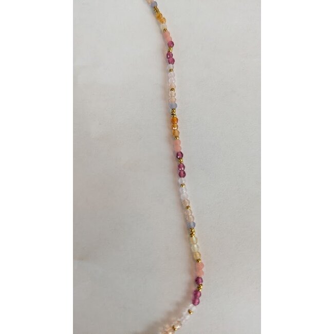 Botanical ketting met roze kralen