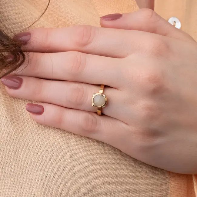 Vivid Vintage Button - Latte