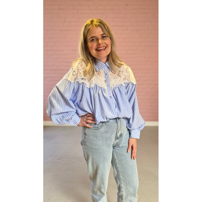 Gestreepte blouse met kant