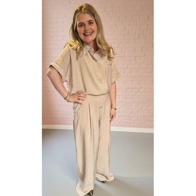 Beige blouse met knoopjes
