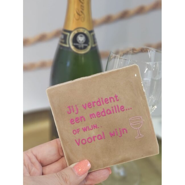 Tegeltje - Jij verdient een medaille…of wijn…vooral wijn