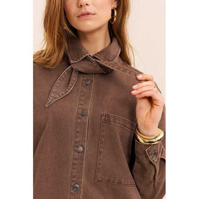Bruine denim jurk met sjaal