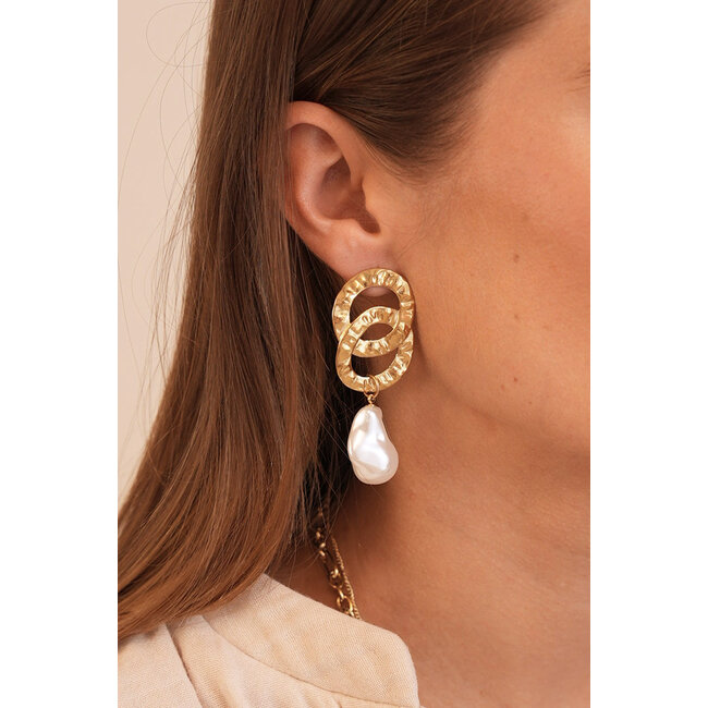 Statement ovalen oorhangers met imitatieparels