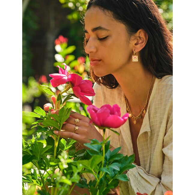 Botanical oorringen met roze bloemen