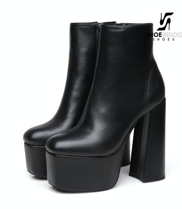 Ellie Tailor by Giaro Black chunky heel "Antonia" ankle boots by Ellie