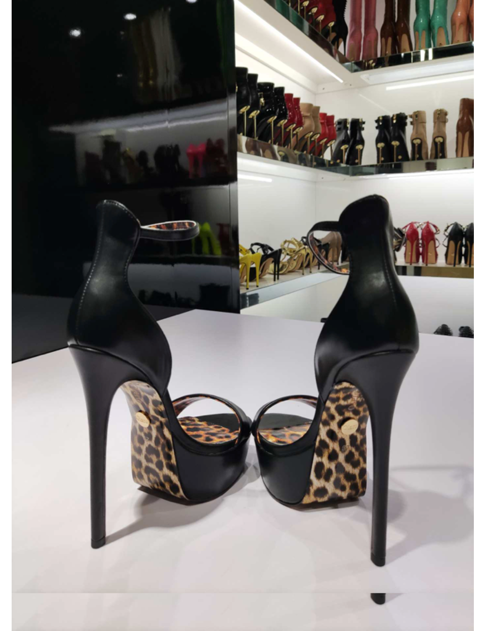 Giaro KIMMIE BLACK MATTE