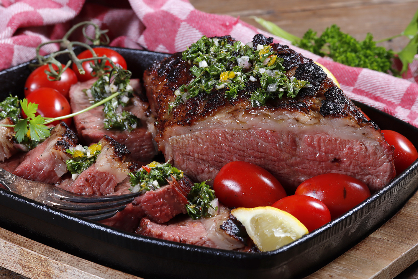 Black Angus Tri Tip uit de skillet met homemade chimichurri Beef