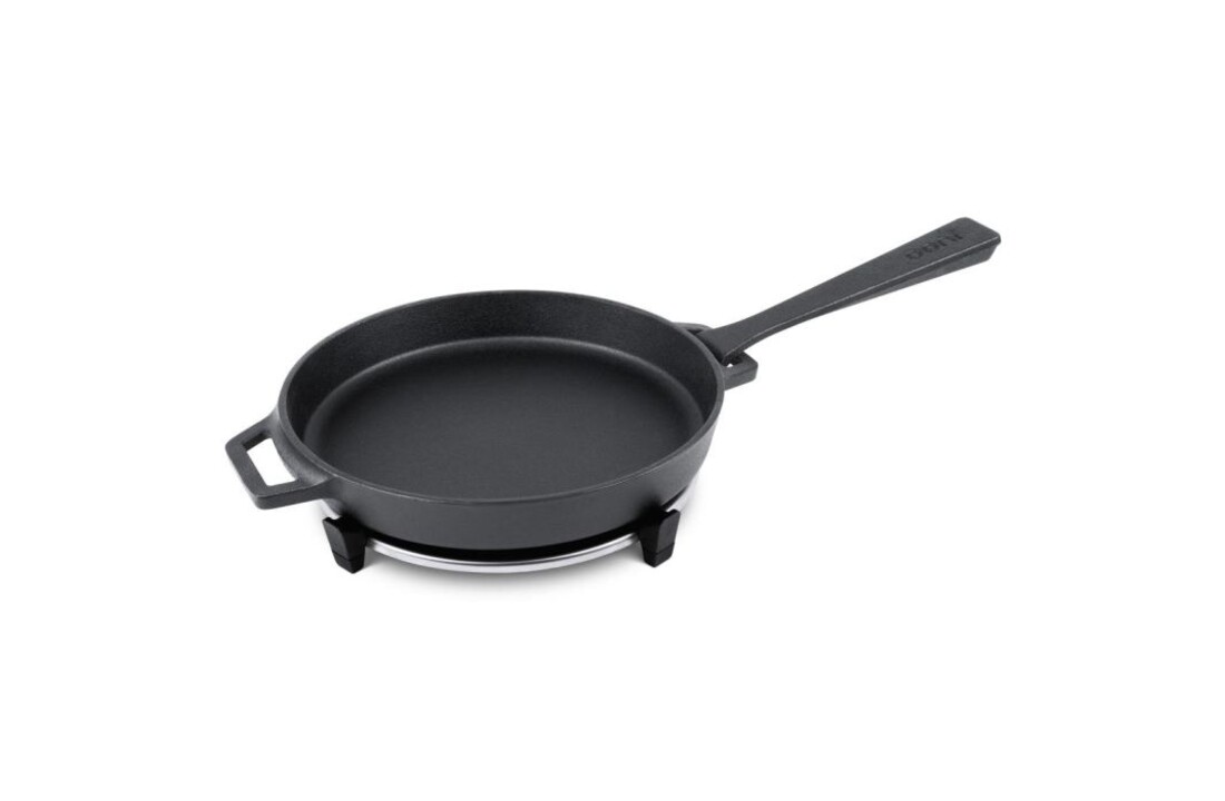 https://cdn.webshopapp.com/shops/277913/files/445238817/1100x720x2/ooni-cast-iron-skillet-pan.jpg