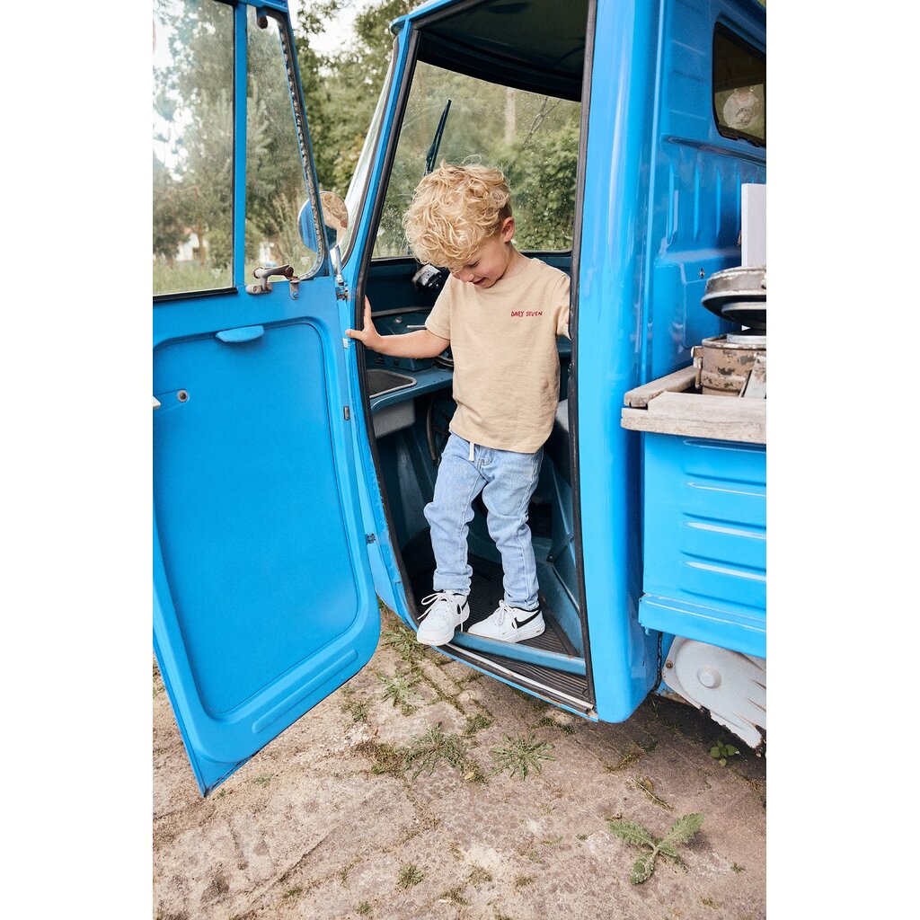 Daily7kids Daily 7 T-shirt Backprint | Latte Sand