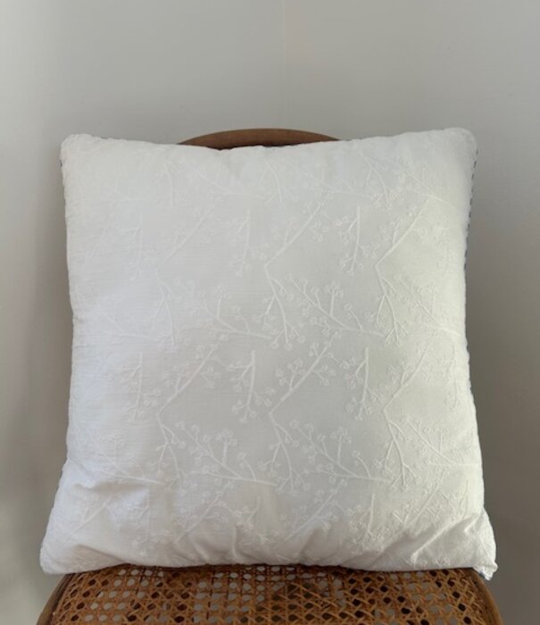 Dorélit Cushion50X50Cm  Geborduurde Bloem