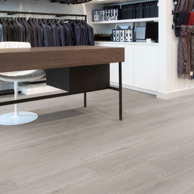 Click Essentials 1200 Cleveland Oak 50 LVPE 1494