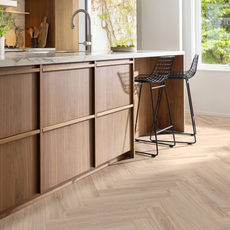 Click LayRed Herringbone Blackjack Oak 22210