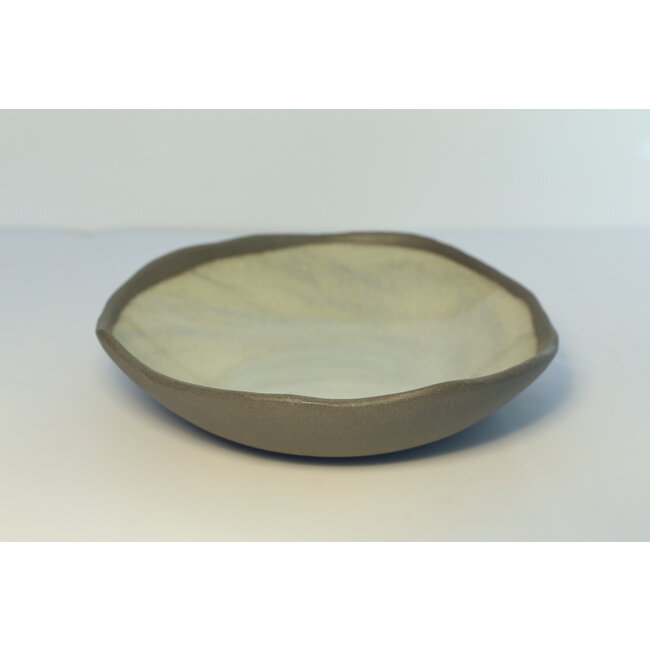 K-design A plate with style, playful and spontaneously made of gray clay and finished with green glaze