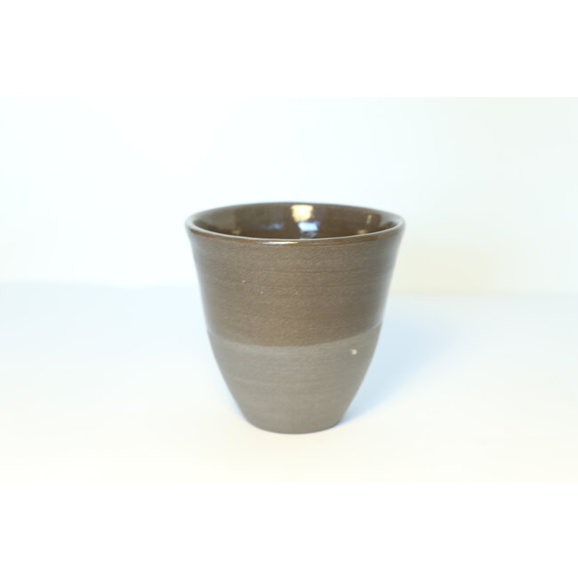 LS-design Ceramic expresso bag handmade in gray cast clay with a natural ocher edge