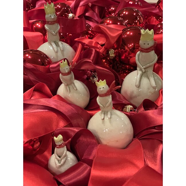 artisann Unique and exclusive Christmas decoration in stoneware in the theme of "The Little Prince" is sold as Special Edition at Artisann.