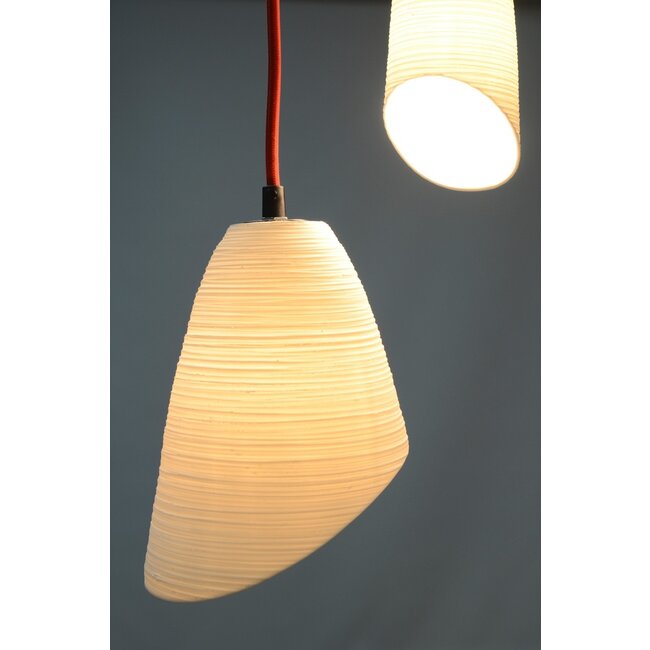 K-design Lampe fine originale en porcelaine blanche avec une belle transparence.