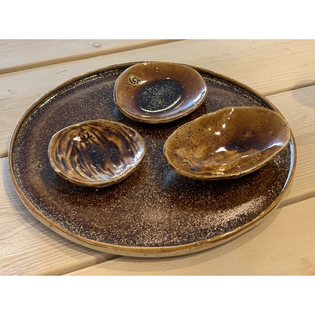 artisann With the turntable handmade plate of speckled Pyriet clay with a beautiful Floating orange brown white high-firing glaze.